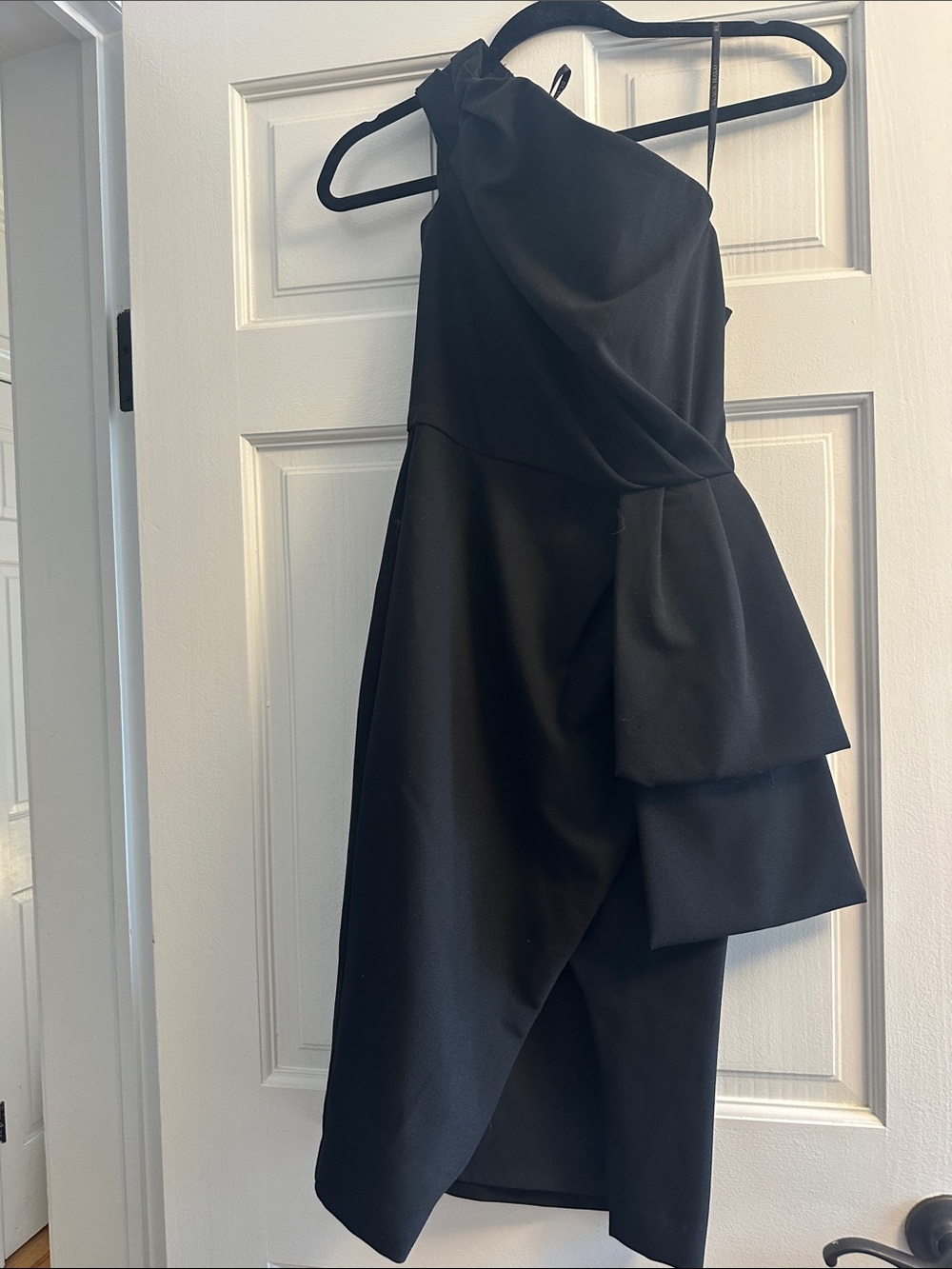 Janie Bryant Black Halo One-Shoulder Black Cocktail Dress with Draped  size  0